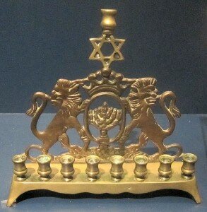 586px-Hanukkah_menorah,_Russia,_1890,_brass,_National_Museum_of_American_Jewish_History
